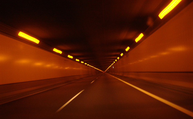 osvětlený tunel